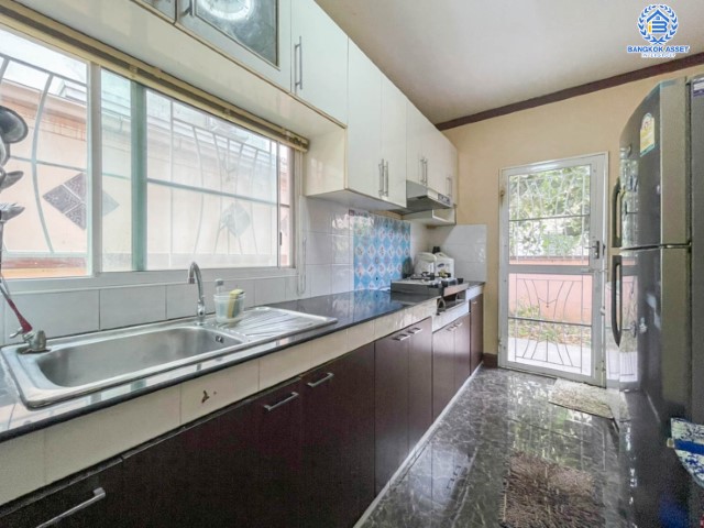 บ้านเดี่ยวมือสองย่านนนทบุรี ม. เพอร์เฟคพาร์ค กาญจนาภิเษก คุณภาพจากแบรนด์ Property Perfect  บ้านสวยพร้อมเข้าอยู่ บนเนื้อที่ 50 ตร.ว. 3 ห้องนอน 2 ห้องน้ำ 2 ที่จอดรถ พร้อม Facilities ครบครัน บนทำเลเชื่อมต่อถนนกาญจนาฯ  ใกล้ทางด่วน ศรีรัช-วงแหวนฯ เซ็นทรัลเวสต์เกต และรถไฟฟ้าสายสีม่วง "สถานีตลาดบางใหญ่"